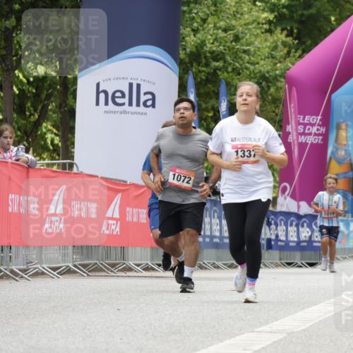 06.09.2026 - CURREX Alsterlauf Yannick Fuchs http://msf.ph/oto/10176454 06.09.2026 12:02:17 Ziel 1209 meine-sportfotos.de