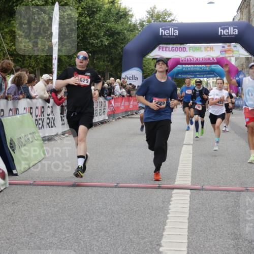 06.09.2026 - CURREX Alsterlauf Yannick Fuchs http://msf.ph/oto/10176564 06.09.2026 09:54:44 Ziel 2179, 2433, 2451, 2477, 2640, 3233, 3410, 3413, 3478, 3629, 4206, 4394, 4974, 5116, 5250, 5447, 5654, 5666, 5700, 5701, 6011, 6079, 6329, 6331 meine-sportfotos.de