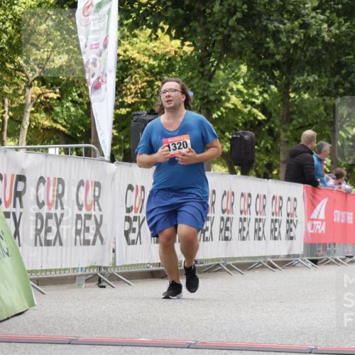 06.09.2026 - CURREX Alsterlauf Yannick Fuchs http://msf.ph/oto/10176674 06.09.2026 12:02:24 Ziel 1072, 1320, 1337 meine-sportfotos.de