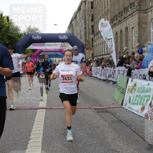 06.09.2026 - CURREX Alsterlauf Yannick Fuchs http://msf.ph/oto/10176688 06.09.2026 09:54:46 Ziel 2179, 2433, 2451, 2477, 2640, 3233, 3413, 3478, 3629, 4206, 4394, 4974, 5116, 5250, 5447, 5654, 5657, 5666, 5700, 5701, 6079, 6210, 6329, 6331 meine-sportfotos.de