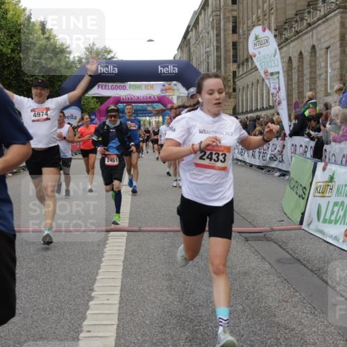 06.09.2026 - CURREX Alsterlauf Yannick Fuchs http://msf.ph/oto/10176727 06.09.2026 09:54:46 Ziel 2179, 2433, 2451, 2477, 2640, 3233, 3413, 3478, 3629, 4206, 4394, 4974, 5116, 5250, 5447, 5654, 5657, 5666, 5700, 5701, 6079, 6210, 6329, 6331 meine-sportfotos.de
