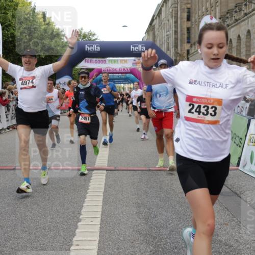 06.09.2026 - CURREX Alsterlauf Yannick Fuchs http://msf.ph/oto/10176764 06.09.2026 09:54:47 Ziel 2433, 2451, 2587, 2640, 3233, 3413, 3629, 3991, 4206, 4394, 4974, 5165, 5447, 5657, 5666, 5700, 5701, 6079, 6210, 6329, 6331 meine-sportfotos.de