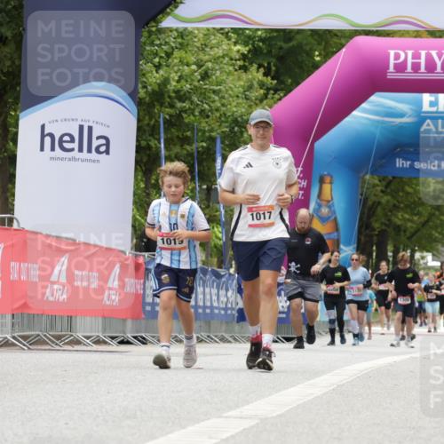 06.09.2026 - CURREX Alsterlauf Yannick Fuchs http://msf.ph/oto/10176771 06.09.2026 12:02:27 Ziel 1072, 1320, 1337 meine-sportfotos.de