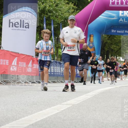 06.09.2026 - CURREX Alsterlauf Yannick Fuchs http://msf.ph/oto/10176796 06.09.2026 12:02:28 Ziel 1072, 1320, 1337 meine-sportfotos.de