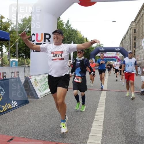 06.09.2026 - CURREX Alsterlauf Yannick Fuchs http://msf.ph/oto/10176812 06.09.2026 09:54:48 Ziel 2395, 2433, 2451, 2587, 2640, 3233, 3251, 3413, 3629, 3991, 4206, 4394, 4974, 5165, 5657, 5666, 6079, 6210 meine-sportfotos.de