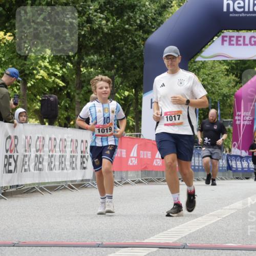 06.09.2026 - CURREX Alsterlauf Yannick Fuchs http://msf.ph/oto/10176827 06.09.2026 12:02:33 Ziel 1017, 1019, 1320 meine-sportfotos.de