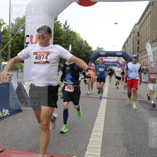 06.09.2026 - CURREX Alsterlauf Yannick Fuchs http://msf.ph/oto/10176838 06.09.2026 09:54:48 Ziel 2395, 2433, 2451, 2587, 2640, 3233, 3251, 3413, 3629, 3991, 4206, 4394, 4974, 5165, 5657, 5666, 6079, 6210 meine-sportfotos.de