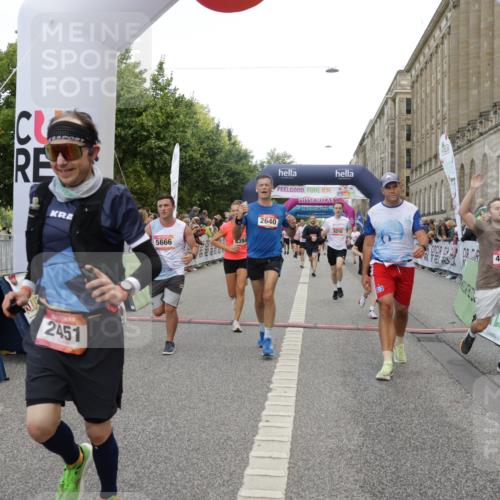 06.09.2026 - CURREX Alsterlauf Yannick Fuchs http://msf.ph/oto/10176852 06.09.2026 09:54:48 Ziel 2395, 2433, 2451, 2587, 2640, 3233, 3251, 3413, 3629, 3991, 4206, 4394, 4974, 5165, 5657, 5666, 6079, 6210 meine-sportfotos.de