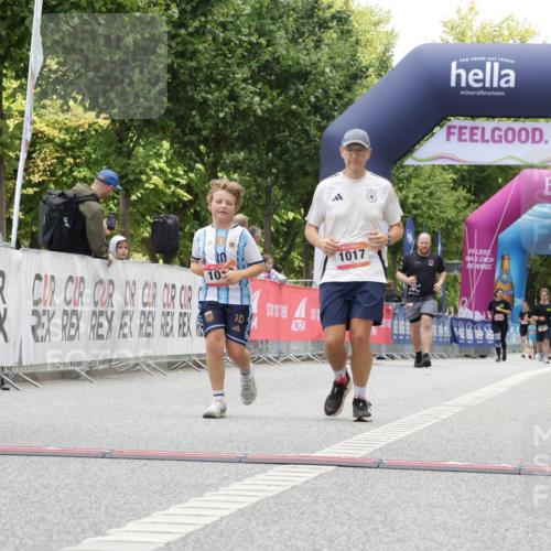 06.09.2026 - CURREX Alsterlauf Yannick Fuchs http://msf.ph/oto/10176877 06.09.2026 12:02:33 Ziel 1017, 1019, 1320 meine-sportfotos.de