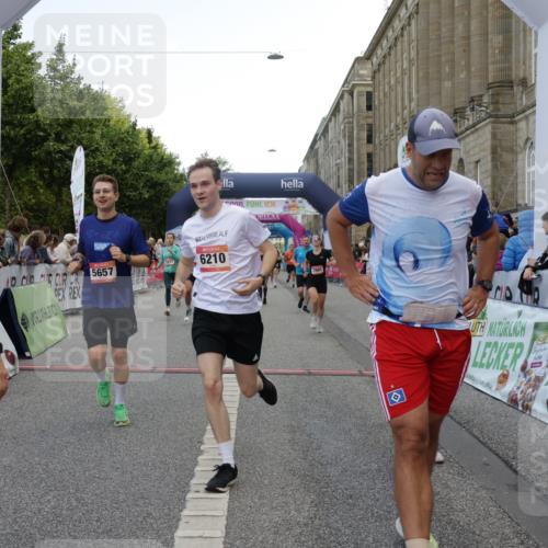 06.09.2026 - CURREX Alsterlauf Yannick Fuchs http://msf.ph/oto/10176960 06.09.2026 09:54:50 Ziel 2395, 2433, 2451, 2587, 2640, 3251, 3413, 3629, 3991, 4206, 4335, 4394, 4458, 4974, 5165, 5657, 5666, 6079, 6191, 6210 meine-sportfotos.de