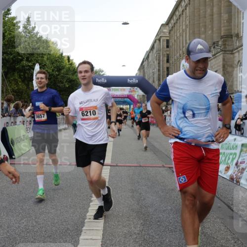 06.09.2026 - CURREX Alsterlauf Yannick Fuchs http://msf.ph/oto/10176973 06.09.2026 09:54:51 Ziel 2395, 2433, 2451, 2587, 2640, 3251, 3341, 3413, 3629, 3991, 4206, 4335, 4394, 4458, 4974, 5165, 5657, 5666, 6079, 6191, 6210 meine-sportfotos.de