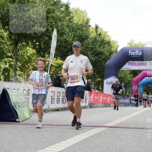 06.09.2026 - CURREX Alsterlauf Yannick Fuchs http://msf.ph/oto/10176984 06.09.2026 12:02:36 Ziel 1017, 1019 meine-sportfotos.de