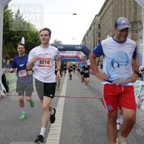 06.09.2026 - CURREX Alsterlauf Yannick Fuchs http://msf.ph/oto/10176992 06.09.2026 09:54:51 Ziel 2395, 2433, 2451, 2587, 2640, 3251, 3341, 3413, 3629, 3991, 4206, 4335, 4394, 4458, 4974, 5165, 5657, 5666, 6079, 6191, 6210 meine-sportfotos.de