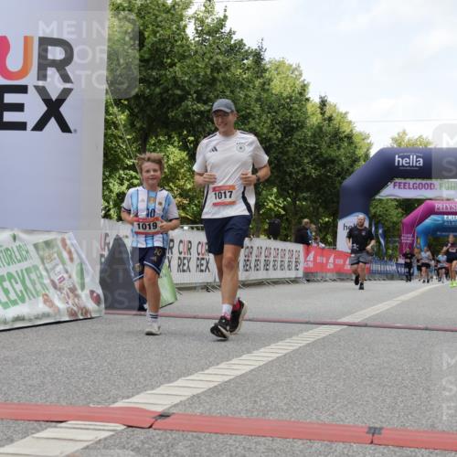 06.09.2026 - CURREX Alsterlauf Yannick Fuchs http://msf.ph/oto/10177014 06.09.2026 12:02:36 Ziel 1017, 1019 meine-sportfotos.de