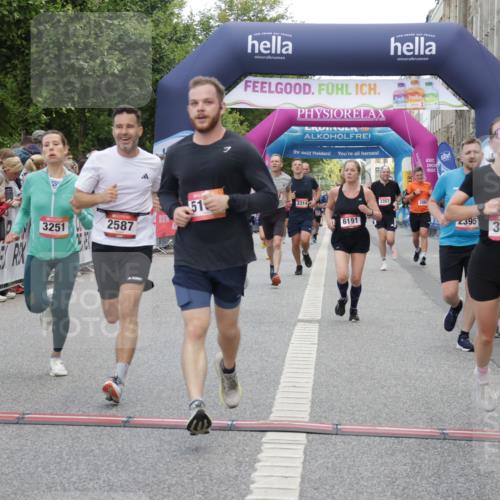 06.09.2026 - CURREX Alsterlauf Yannick Fuchs http://msf.ph/oto/10177021 06.09.2026 09:54:52 Ziel 2314, 2395, 2433, 2451, 2587, 2640, 3251, 3341, 3363, 3413, 3629, 3991, 4206, 4335, 4394, 4458, 4974, 5165, 5657, 5666, 6079, 6191, 6210 meine-sportfotos.de