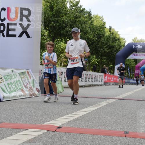 06.09.2026 - CURREX Alsterlauf Yannick Fuchs http://msf.ph/oto/10177026 06.09.2026 12:02:36 Ziel 1017, 1019 meine-sportfotos.de