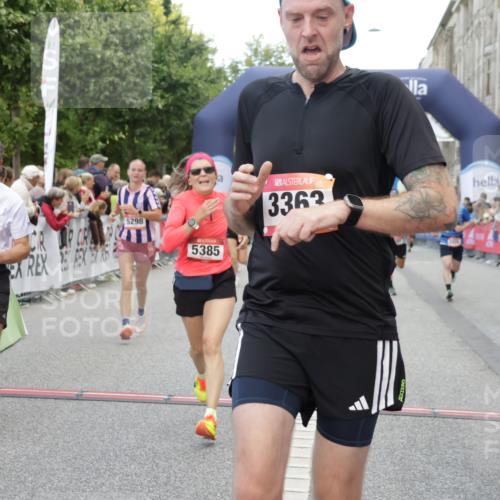06.09.2026 - CURREX Alsterlauf Yannick Fuchs http://msf.ph/oto/10177530 06.09.2026 09:54:58 Ziel 2184, 2261, 2314, 2395, 2397, 2494, 2587, 2826, 2962, 3251, 3291, 3341, 3363, 3991, 4322, 4335, 4458, 4839, 5094, 5165, 5298, 5385, 6191 meine-sportfotos.de