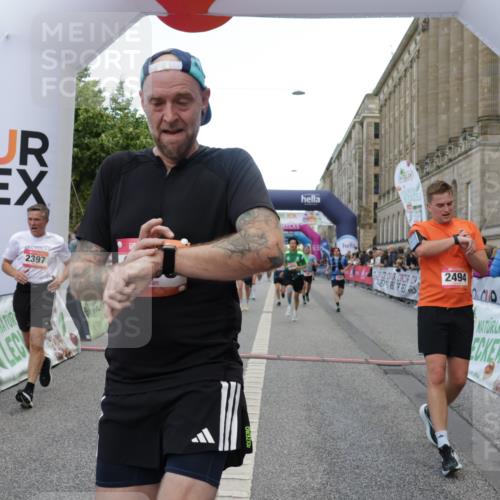 06.09.2026 - CURREX Alsterlauf Yannick Fuchs http://msf.ph/oto/10177557 06.09.2026 09:54:59 Ziel 2184, 2261, 2314, 2395, 2397, 2494, 2502, 2587, 2826, 2962, 3251, 3291, 3341, 3363, 3991, 4322, 4335, 4458, 4839, 5094, 5165, 5298, 5385, 6191 meine-sportfotos.de