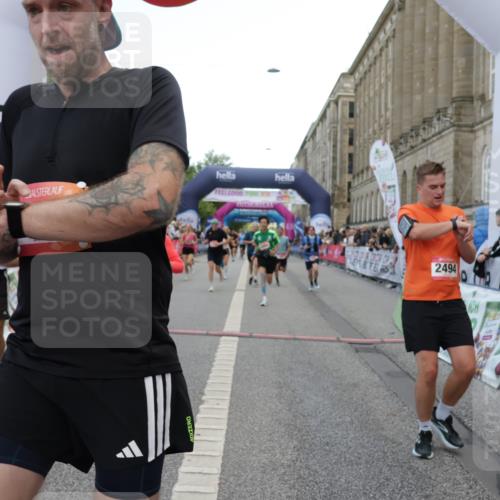 06.09.2026 - CURREX Alsterlauf Yannick Fuchs http://msf.ph/oto/10177569 06.09.2026 09:54:59 Ziel 2184, 2261, 2314, 2395, 2397, 2494, 2502, 2587, 2826, 2962, 3251, 3291, 3341, 3363, 3991, 4322, 4335, 4458, 4839, 5094, 5165, 5298, 5385, 6191 meine-sportfotos.de