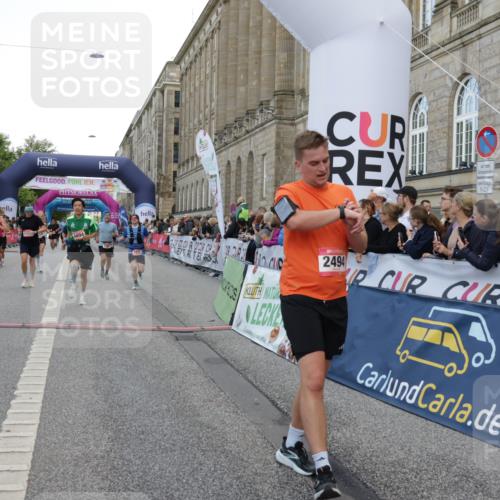 06.09.2026 - CURREX Alsterlauf Yannick Fuchs http://msf.ph/oto/10177579 06.09.2026 09:55:00 Ziel 2184, 2261, 2314, 2395, 2397, 2494, 2502, 2826, 2962, 3251, 3291, 3341, 3363, 4322, 4335, 4458, 4839, 5094, 5298, 5385, 6191 meine-sportfotos.de