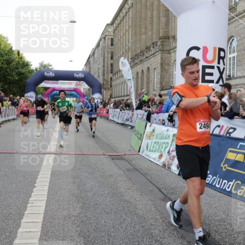 06.09.2026 - CURREX Alsterlauf Yannick Fuchs http://msf.ph/oto/10177590 06.09.2026 09:55:00 Ziel 2184, 2261, 2314, 2395, 2397, 2494, 2502, 2826, 2962, 3251, 3291, 3341, 3363, 4322, 4335, 4458, 4839, 5094, 5298, 5385, 6191 meine-sportfotos.de