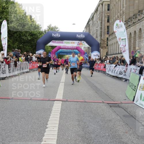 06.09.2026 - CURREX Alsterlauf Yannick Fuchs http://msf.ph/oto/10178017 06.09.2026 09:55:06 Ziel 2184, 2261, 2348, 2502, 2826, 3291, 4322, 4622, 4765, 4839, 4956, 5094, 5298, 5385, 5721 meine-sportfotos.de