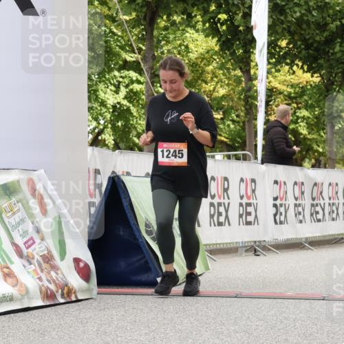 06.09.2026 - CURREX Alsterlauf Yannick Fuchs http://msf.ph/oto/10178450 06.09.2026 12:03:32 Ziel 1055, 1245 meine-sportfotos.de