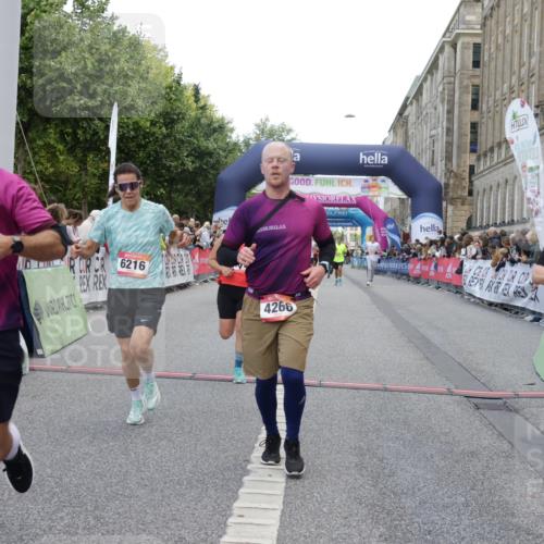 06.09.2026 - CURREX Alsterlauf Yannick Fuchs http://msf.ph/oto/10178484 06.09.2026 09:55:12 Ziel 2348, 2499, 2908, 4266, 4615, 4622, 4686, 4765, 4956, 5721, 6216 meine-sportfotos.de