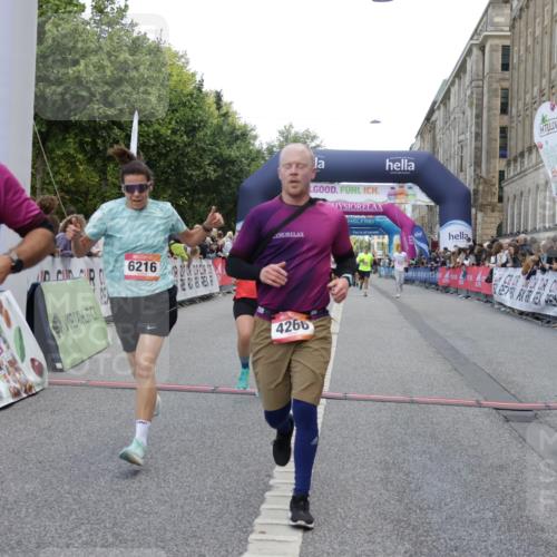 06.09.2026 - CURREX Alsterlauf Yannick Fuchs http://msf.ph/oto/10178503 06.09.2026 09:55:13 Ziel 2348, 2499, 2908, 4266, 4615, 4622, 4686, 4765, 4956, 5721, 6216 meine-sportfotos.de
