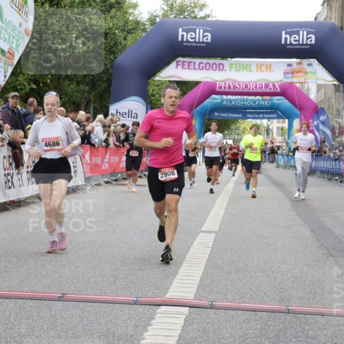 06.09.2026 - CURREX Alsterlauf Yannick Fuchs http://msf.ph/oto/10178584 06.09.2026 09:55:15 Ziel 2348, 2499, 2908, 4266, 4512, 4615, 4622, 4686, 4765, 4956, 5721, 5855, 6216 meine-sportfotos.de