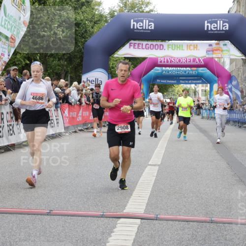 06.09.2026 - CURREX Alsterlauf Yannick Fuchs http://msf.ph/oto/10178598 06.09.2026 09:55:15 Ziel 2348, 2499, 2908, 4266, 4512, 4615, 4622, 4686, 4765, 4956, 5721, 5855, 6216 meine-sportfotos.de