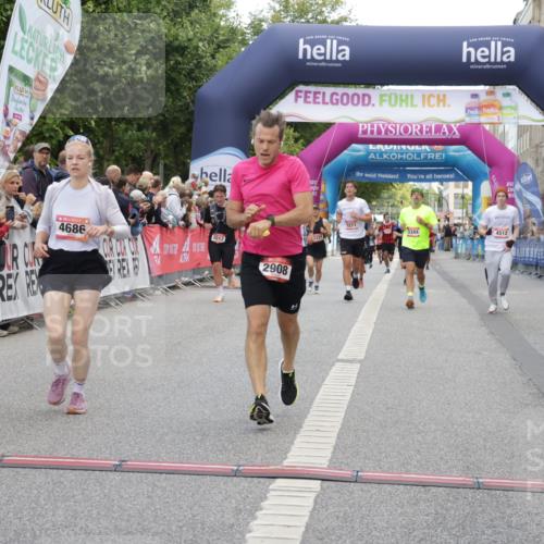 06.09.2026 - CURREX Alsterlauf Yannick Fuchs http://msf.ph/oto/10178608 06.09.2026 09:55:15 Ziel 2348, 2499, 2908, 4266, 4512, 4615, 4622, 4686, 4765, 4956, 5721, 5855, 6216 meine-sportfotos.de