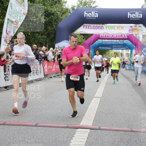 06.09.2026 - CURREX Alsterlauf Yannick Fuchs http://msf.ph/oto/10178625 06.09.2026 09:55:15 Ziel 2348, 2499, 2908, 4266, 4512, 4615, 4622, 4686, 4765, 4956, 5721, 5855, 6216 meine-sportfotos.de