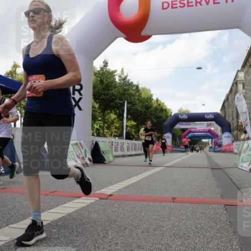 06.09.2026 - CURREX Alsterlauf Yannick Fuchs http://msf.ph/oto/10178810 06.09.2026 12:03:45 Ziel 1067, 1145, 1180, 1302, 1335 meine-sportfotos.de