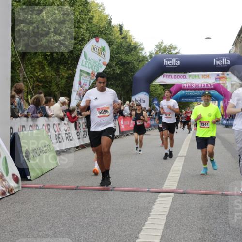 06.09.2026 - CURREX Alsterlauf Yannick Fuchs http://msf.ph/oto/10178972 06.09.2026 09:55:19 Ziel 2012, 2231, 2499, 2908, 3126, 3344, 3484, 4266, 4512, 4615, 4686, 5211, 5855, 6216 meine-sportfotos.de