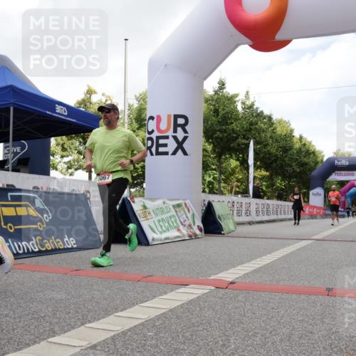 06.09.2026 - CURREX Alsterlauf Yannick Fuchs http://msf.ph/oto/10179007 06.09.2026 12:03:48 Ziel 1067, 1145, 1180, 1302, 1335, 8284 meine-sportfotos.de