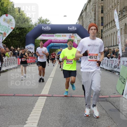 06.09.2026 - CURREX Alsterlauf Yannick Fuchs http://msf.ph/oto/10179020 06.09.2026 09:55:20 Ziel 2012, 2231, 2908, 3126, 3344, 3484, 4512, 4615, 4686, 5211, 5314, 5855, 6293 meine-sportfotos.de