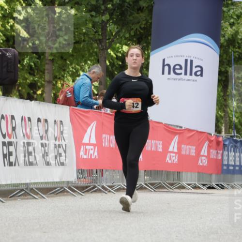 06.09.2026 - CURREX Alsterlauf Yannick Fuchs http://msf.ph/oto/10179207 06.09.2026 12:03:58 Ziel 1142, 1196, 8284 meine-sportfotos.de