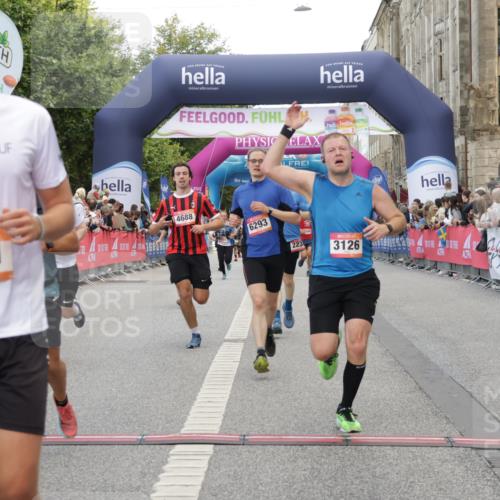 06.09.2026 - CURREX Alsterlauf Yannick Fuchs http://msf.ph/oto/10179235 06.09.2026 09:55:24 Ziel 2012, 2231, 2232, 3126, 3344, 3484, 4512, 4688, 5211, 5314, 5855, 6293, 6367 meine-sportfotos.de