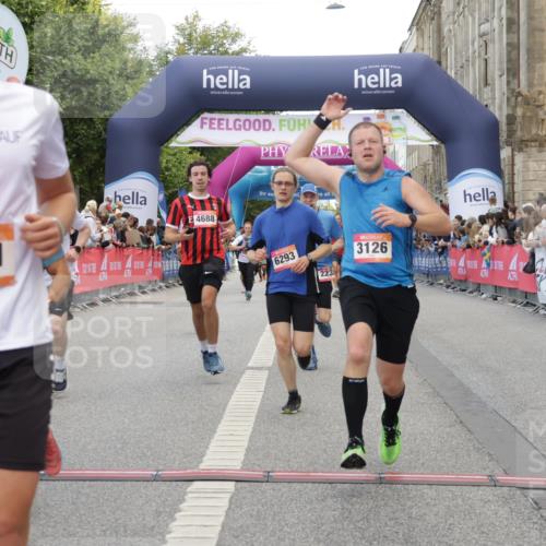 06.09.2026 - CURREX Alsterlauf Yannick Fuchs http://msf.ph/oto/10179254 06.09.2026 09:55:24 Ziel 2012, 2231, 2232, 3126, 3344, 3484, 4512, 4688, 5211, 5314, 5855, 6293, 6367 meine-sportfotos.de