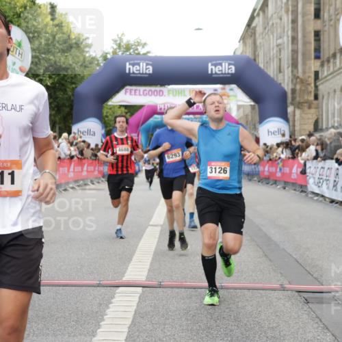 06.09.2026 - CURREX Alsterlauf Yannick Fuchs http://msf.ph/oto/10179266 06.09.2026 09:55:24 Ziel 2012, 2231, 2232, 3126, 3344, 3484, 4512, 4688, 5211, 5314, 5855, 6293, 6367 meine-sportfotos.de