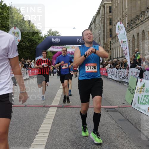 06.09.2026 - CURREX Alsterlauf Yannick Fuchs http://msf.ph/oto/10179365 06.09.2026 09:55:25 Ziel 2012, 2231, 2232, 3126, 3344, 3484, 4512, 4688, 5211, 5314, 5531, 5855, 6293, 6367 meine-sportfotos.de