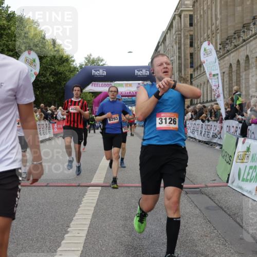 06.09.2026 - CURREX Alsterlauf Yannick Fuchs http://msf.ph/oto/10179381 06.09.2026 09:55:25 Ziel 2012, 2231, 2232, 3126, 3344, 3484, 4512, 4688, 5211, 5314, 5531, 5855, 6293, 6367 meine-sportfotos.de