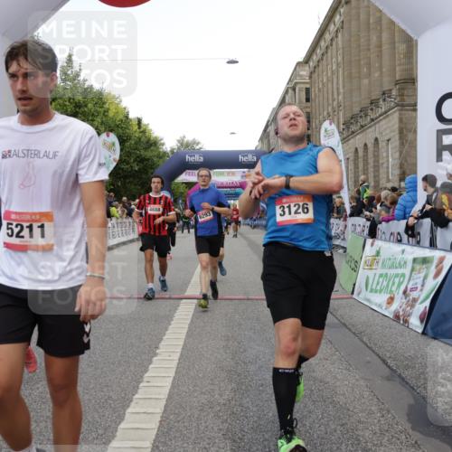 06.09.2026 - CURREX Alsterlauf Yannick Fuchs http://msf.ph/oto/10179416 06.09.2026 09:55:25 Ziel 2012, 2231, 2232, 3126, 3344, 3484, 4512, 4688, 5211, 5314, 5531, 5855, 6293, 6367 meine-sportfotos.de