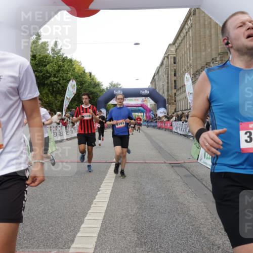 06.09.2026 - CURREX Alsterlauf Yannick Fuchs http://msf.ph/oto/10179454 06.09.2026 09:55:26 Ziel 2012, 2231, 2232, 3126, 3271, 3344, 3484, 4512, 4688, 5211, 5314, 5531, 5855, 6293, 6367 meine-sportfotos.de