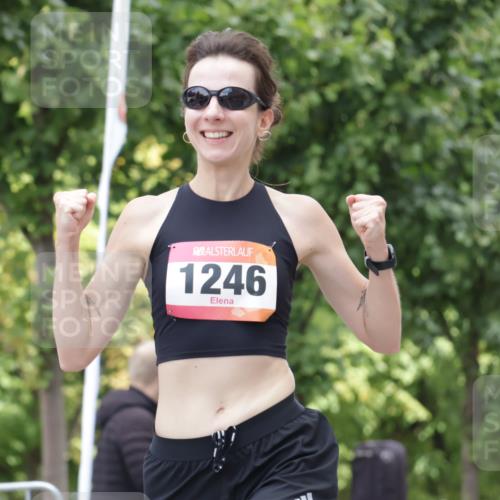 06.09.2026 - CURREX Alsterlauf Yannick Fuchs http://msf.ph/oto/10179484 06.09.2026 12:04:04 Ziel 1142, 1246 meine-sportfotos.de