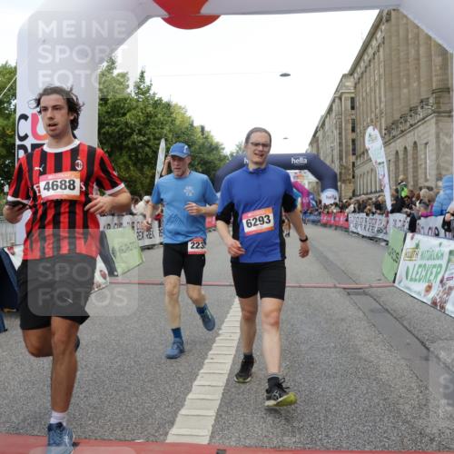 06.09.2026 - CURREX Alsterlauf Yannick Fuchs http://msf.ph/oto/10179563 06.09.2026 09:55:27 Ziel 2012, 2231, 2232, 3126, 3271, 3344, 3484, 4512, 4688, 5211, 5314, 5531, 5720, 5855, 6293, 6367 meine-sportfotos.de