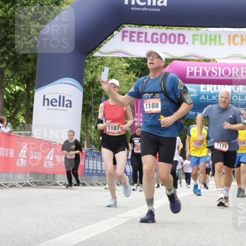 06.09.2026 - CURREX Alsterlauf Yannick Fuchs http://msf.ph/oto/10179590 06.09.2026 12:04:07 Ziel 1142, 1172, 1187, 1188, 1246 meine-sportfotos.de
