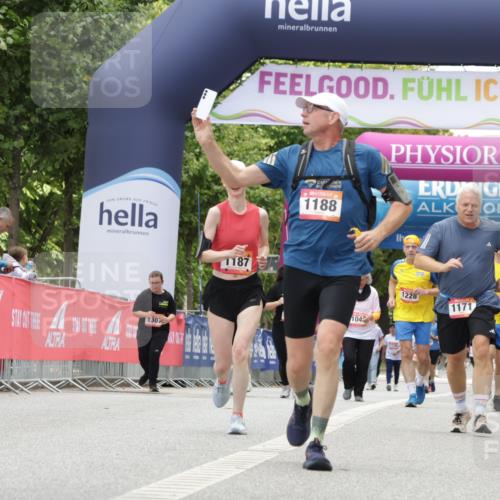 06.09.2026 - CURREX Alsterlauf Yannick Fuchs http://msf.ph/oto/10179621 06.09.2026 12:04:07 Ziel 1142, 1172, 1187, 1188, 1246 meine-sportfotos.de