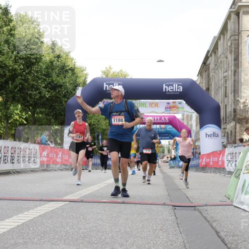 06.09.2026 - CURREX Alsterlauf Yannick Fuchs http://msf.ph/oto/10179708 06.09.2026 12:04:09 Ziel 1142, 1171, 1172, 1187, 1188, 1246 meine-sportfotos.de